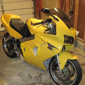 My '00 VFR800fi (pics of damage &amp; repairs)