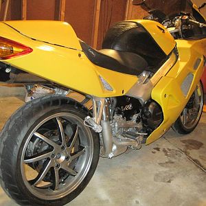 My '00 VFR800fi (pics of damage &amp; repairs)