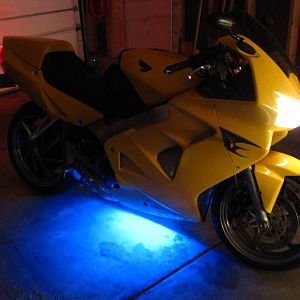 My '00 VFR800fi (pics of damage &amp; repairs)
