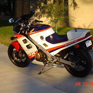 VFR750