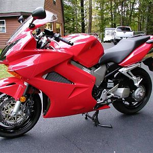 Very shiny and BONE STOCK, not even the recalls done :/