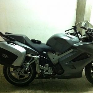 VFR800 Custom Cam Mount with Givi Sidecases
