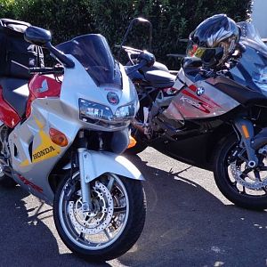 VFR800 BWM K1300S Front