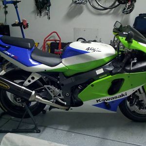 01 ZX7R