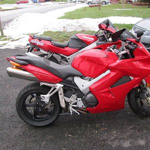 My first VFR - side view with ZX6 behind