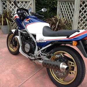 VF750F