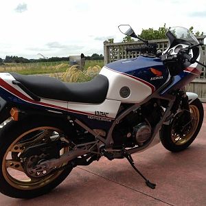VF750F