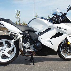 2009 White/Black VFR