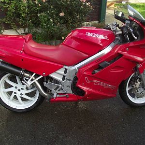 VFR750 RC36 high-rise exhaust mod