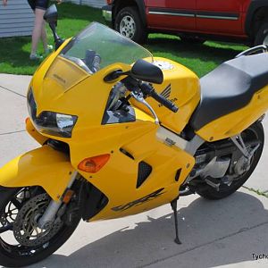 VFR800FI