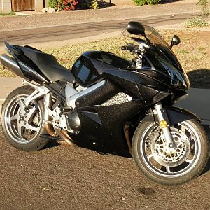 My (just purchased) '06 VFR800... Let the games begin!!