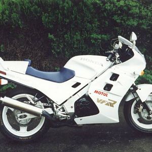 VFR750F