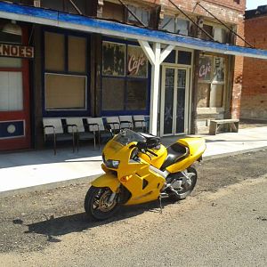 Pictures outside of the Savoy Star in Savoy, TX