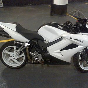 09 VFR800A