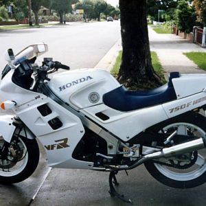 1986 HONDA VFR750F
