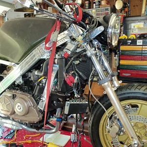 '86 VFR750F street-tracker