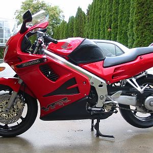 Zoom-Zoom's 97 VFR750