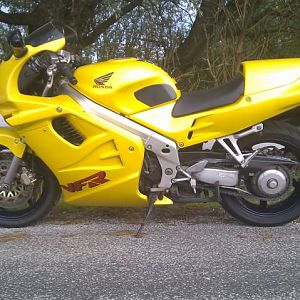 Yellow Vfr 750