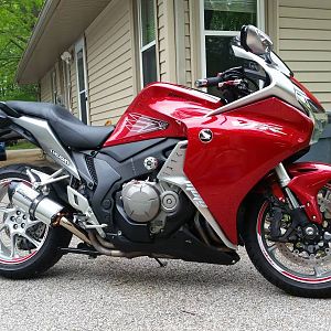 2010 VFR1200 Saddlemen Seat and Shortened Two Brothers Exhaust