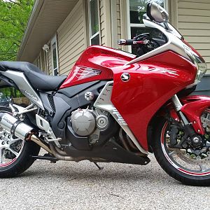 2010 VFR1200 Saddlemen Seat and Shortened Two Brothers Exhaust