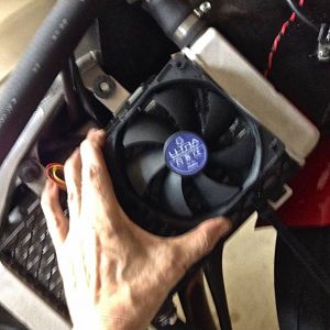 Right radiator fan