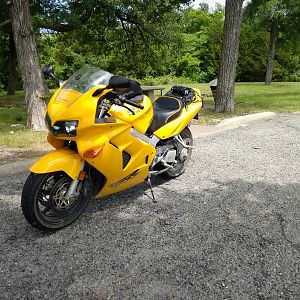 VFR at rest outside of Trenton, Texas