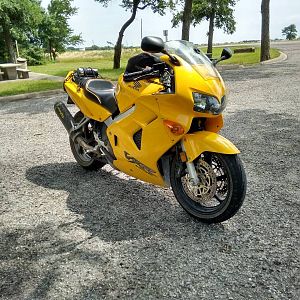 VFR at rest outside of Trenton, Texas