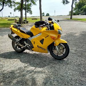 VFR at rest outside of Trenton, Texas