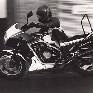 VF750F