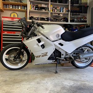 Rebuilding Wrecked 86 Honda VFR 1