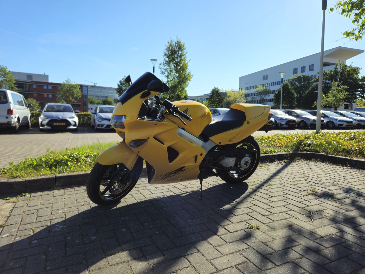 Yellow VFR800FI (3)